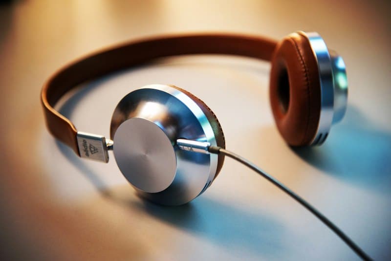 Noise-Isolating Studio On-Ear Headphones thumbnail 2