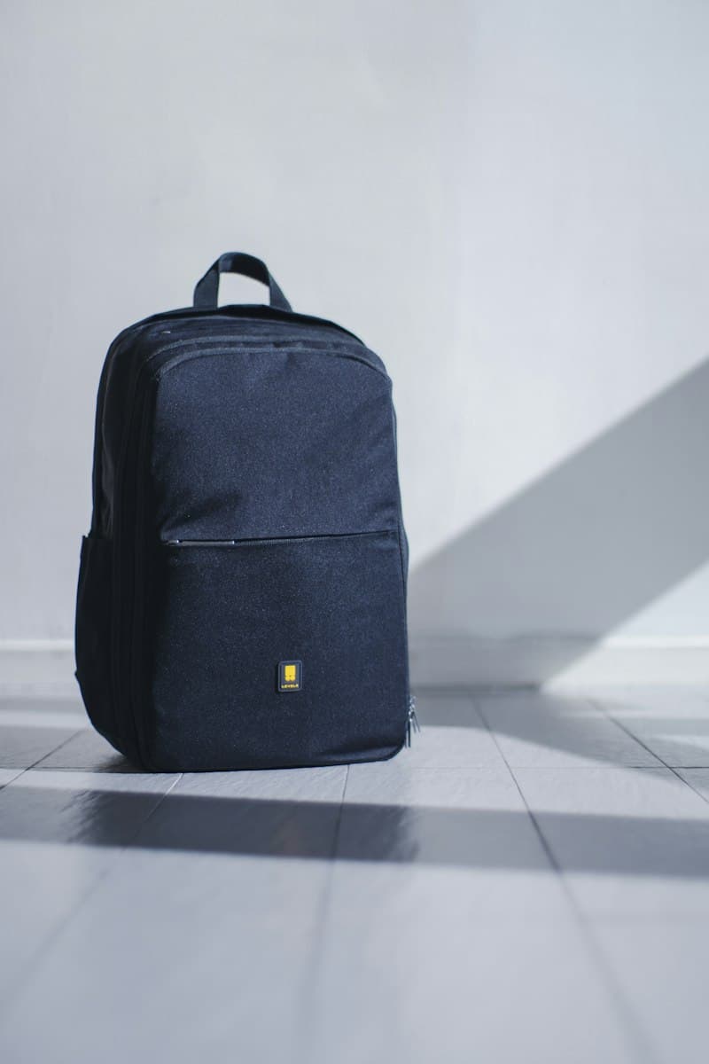Spacious 40L water resistant weekend duffel bag with leather accents
